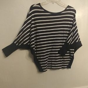 Dolman sleeve top. Blue/gray.